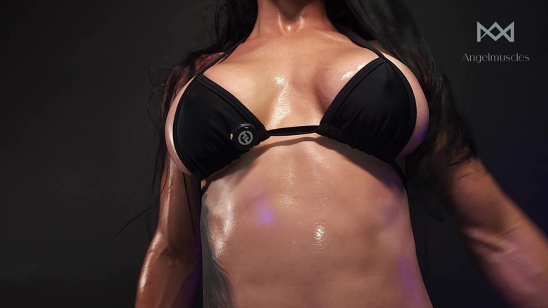 Angelmuscles: Ella No Compite… Ella Domina.