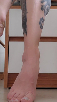 풋풋한 섹시한 발과 사슬