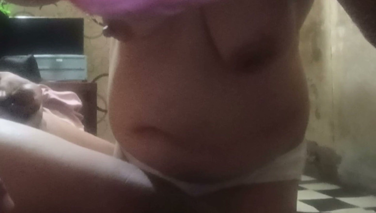 Bhaybe: Ehefrau gibt ihrem ehemann einen blowjob, während jemand beim anruf...