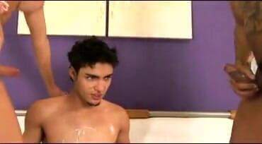 Straight curious fucked by transexual: sexy staight chlapec ošukaný sexy latinou TS
