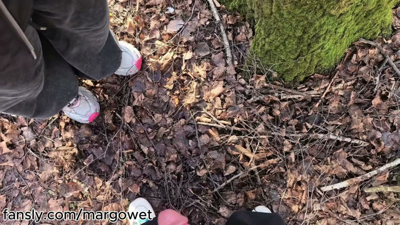 Margo Wet: Amateur Outdoor Blowjob in the Forest – She Swallows My Cum...