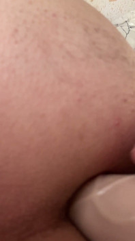 Atracții femboy cu dildo mari, ciorapi de plasă
