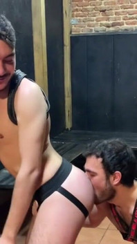Mavas fickte ohne gummi von Alton Red in Strike Madrid Bar Fetisch
