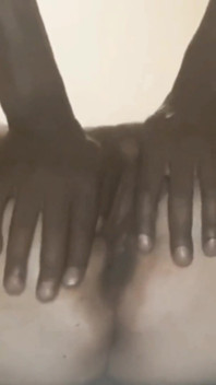 Mon mari baise la langue en doigtant mon clito, gifles de ma chatte, muilti, squirt, tremblements, orgasmes