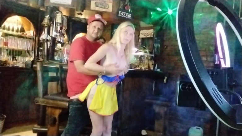 Bigjoefuckalott: Nudný stařík a nadržená blondýnka