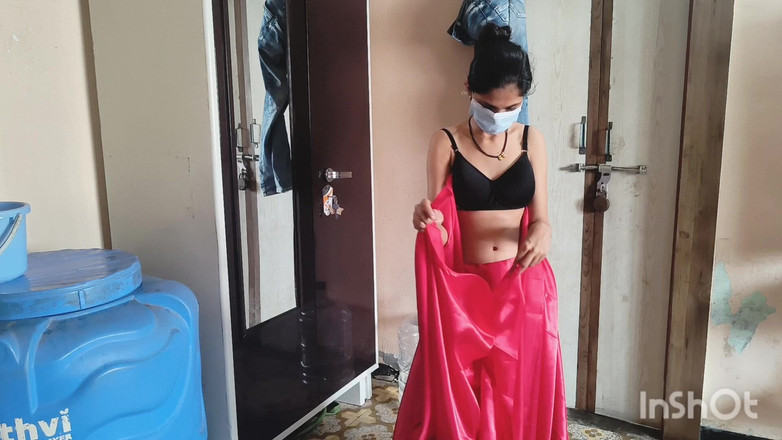 Desishycouple: Desi Bhabhi przebiera się przed Devar.
