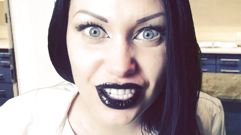 Goddess Misha Goldy: Můj první film o pohltná fantazie! Sexy démonka vysaje život z...