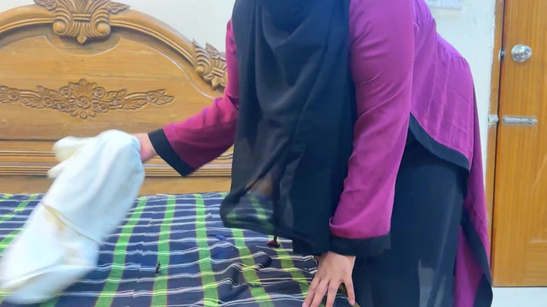 Aria Mia: POV: Arab muzułmańska pokojówka zobacz kutas szefa, kiedy ona łóżko czysta,...