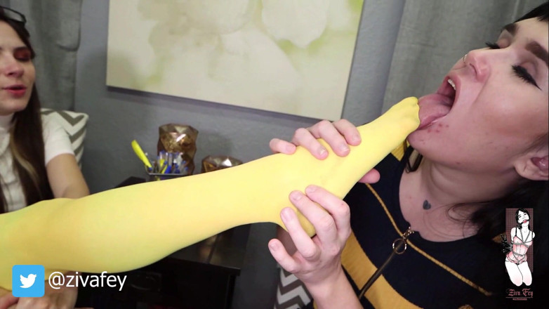 Ziva Fey: Ziva Fey- divertimento con il feticismo del piede in collant...