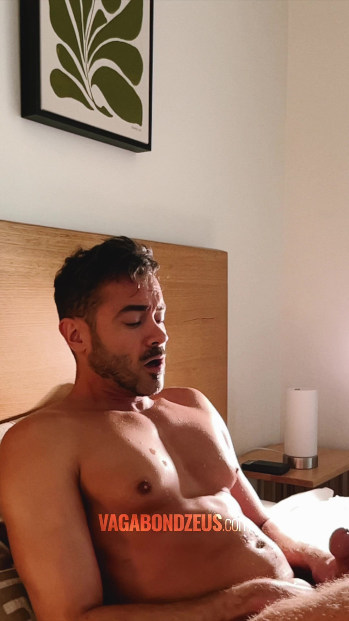 VagabondZeus - Erotic Filmmaker: Jerk off Session with Big Cum Fountain