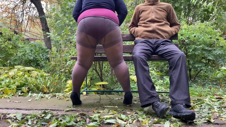 OurFetishLife: 새엄마가 소변 보는 걸 정말 좋아해요