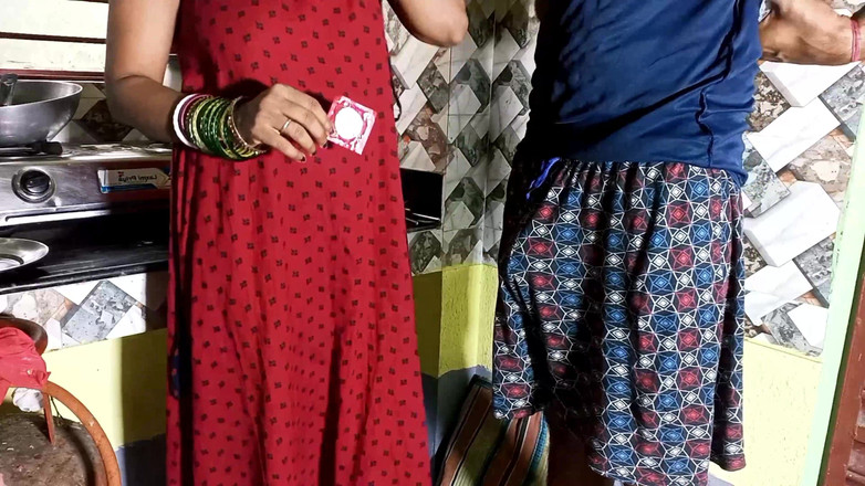 FireeCouple: 授業料 Padne Aye Ladke Ne Aunty K Sath Kitchen Me...