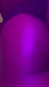 Nena de ébano caliente muestra sus habilidades de twerking
