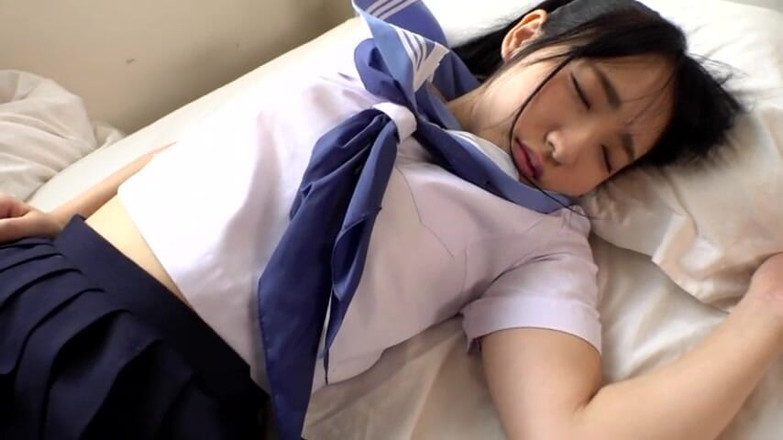 CherryBONBON: Seule dans les immeubles tranquilles, un moment secret avec elle...