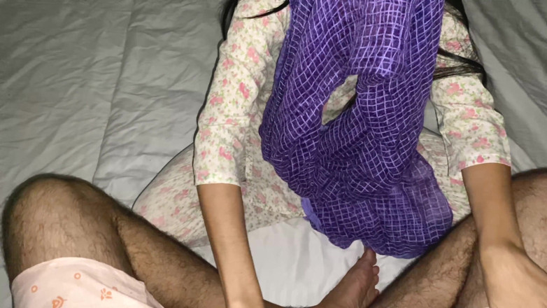 Desifilmy45: Punjabi-stiefmutter zog sich vor einem Dhongi Baby für ihren stiefsohn...