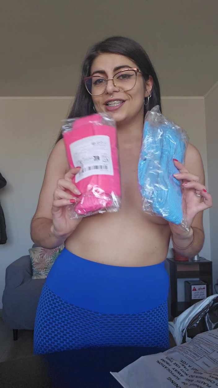 MiaNIqab: 흑인 대물 자지와 섹스하는 핫한 금발 밀프