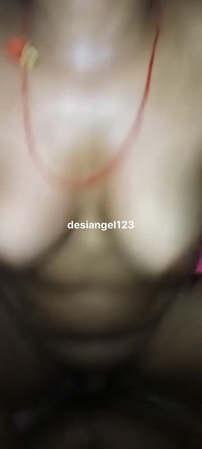 Desiangle: À voir absolument ! Bhabhi coincée dans une échappatoire hardcore en amazone...