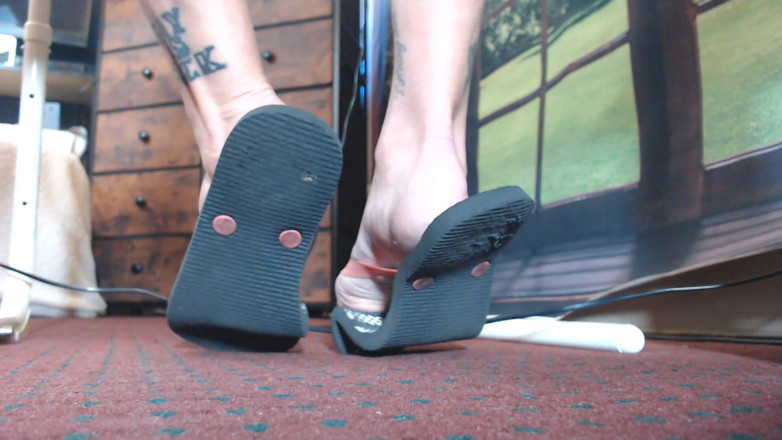 Abby Anna: Flipflops da đen rất mòn