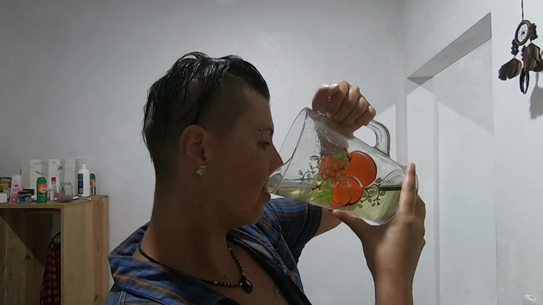 bekycarril: Jeden litr čůrací limonády pijeme naše chcanky ze džbánu
