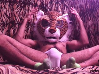 Arthur Eden aka Webcam God: Tiger-penis (ep.2) (4 k)