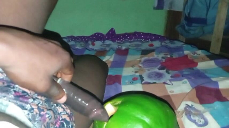 Badman4606: Membelai kontol hitamku.