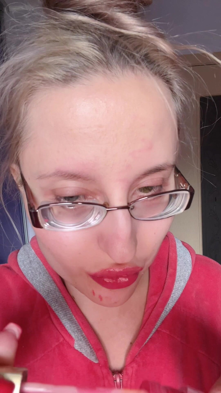 FinDom Goaldigger: ASMR поедание банана, розовая губная помада - губный фетиш, фетиш, фетиш, губная помада, очки