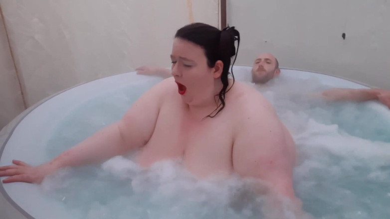 SSBBWLadyBrads: SSBBW fickt und bJ im whirlpool