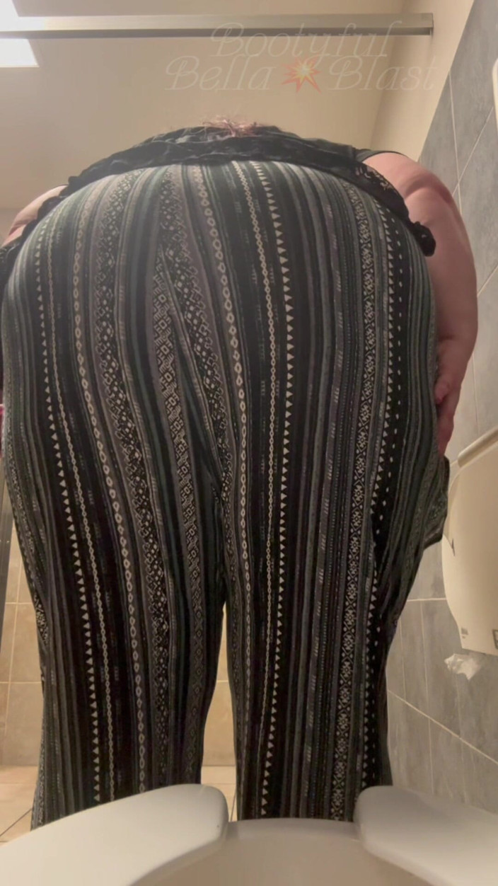 BellaBlast: Compilation de leggings et de pets 2 : une BBW poilue se...