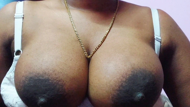 Desi Mohini: Napalona indyjska dziewczyna chce uprawiać romantyczny seks