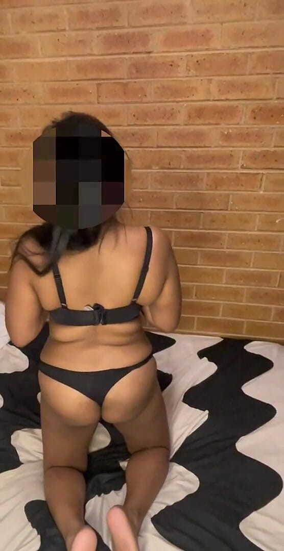 Lovers after dark: สาวเงี่ยนถอดเสื้อผ้าต่อหน้าแฟนหนุ่ม