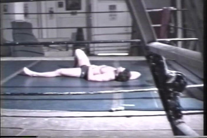 Gaylicious: Muscular Pretty Boy Gets Ass Stretched in Wrestling Ring