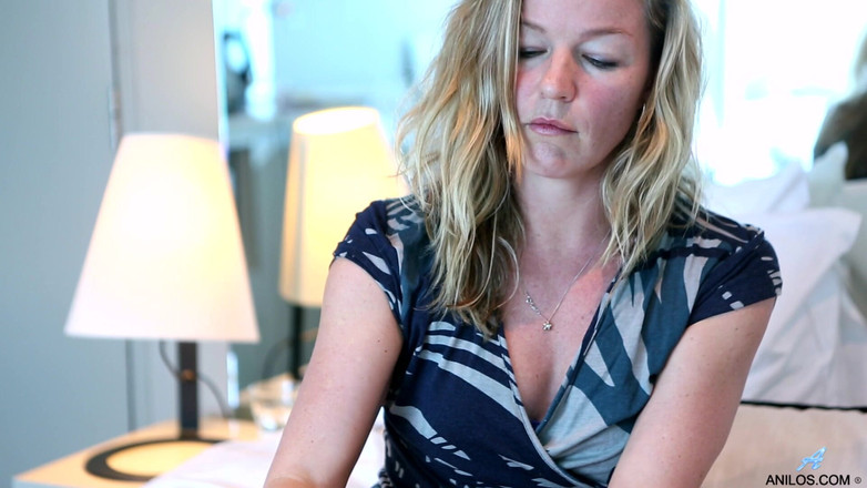 Anilos Solo: Blonde Babe