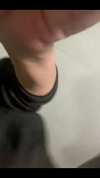 看看我的厕所隐藏的酷热秘密。