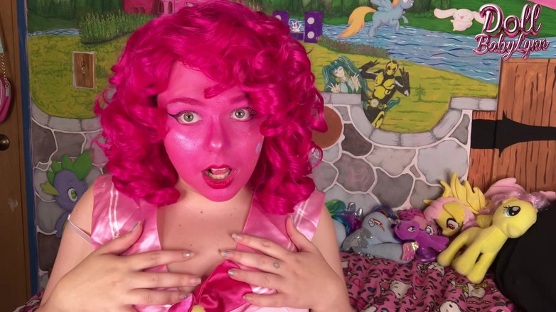 DollBabyLynn: Rülpsen und singen mit pinkie