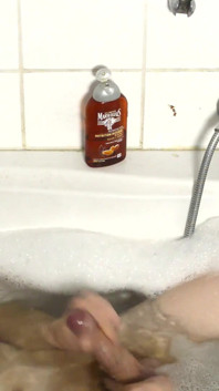 Branlette dans la baignoire