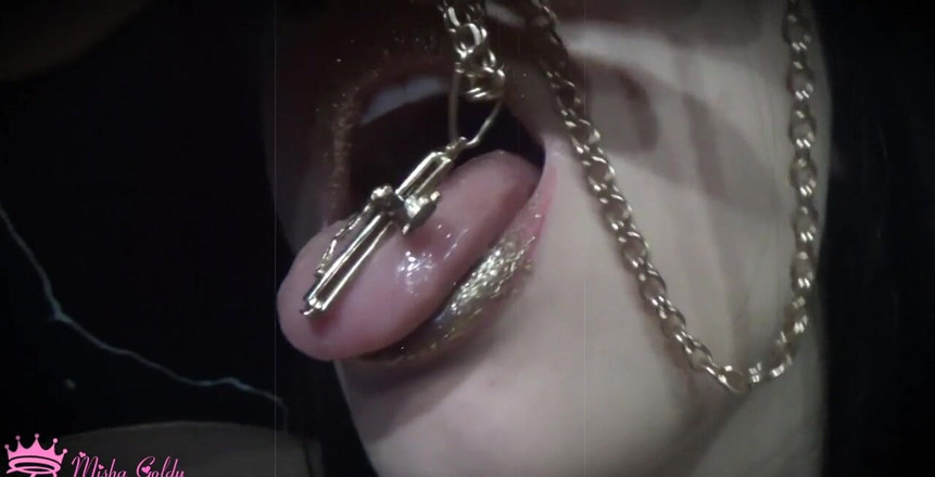 Goddess Misha Goldy: Llipstick vàng mê hoặc nhất!