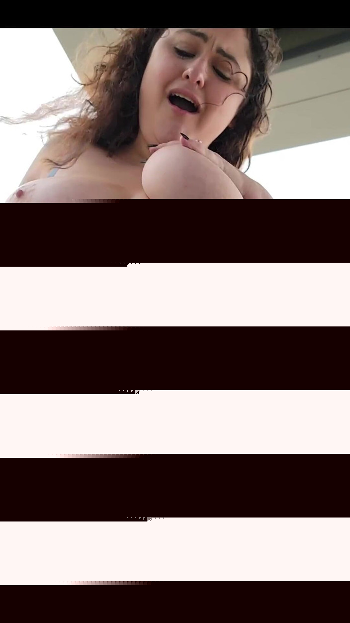 Josie Jaxxon: Balkonda birbirlerinin götünü ve amını yalıyor