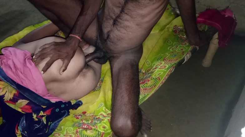 Treblsex: Desi žena v domácnosti Khatiya Tor Sexy Chudai Bhabhi