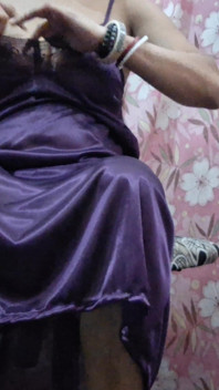 La hermanastra de grandes tetas naturales tiene un chorreo de leche