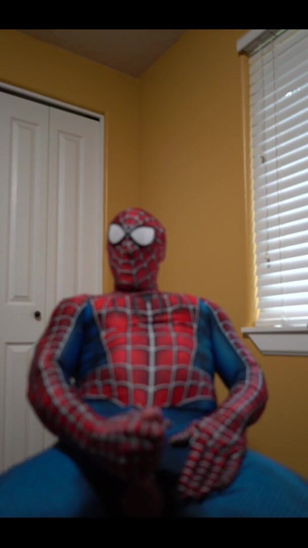 Reese Rideout: Klaarkomen in een Spider Man-kostuum