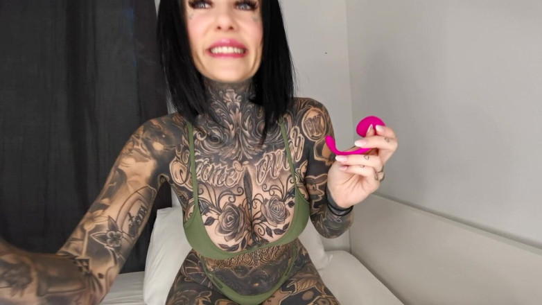 Melody Radford: Rozbalení sexuální hračky My Lovense v bikinách Melody Radford