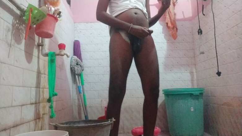 Tamil 10 inches BBC: Desi Łazienka