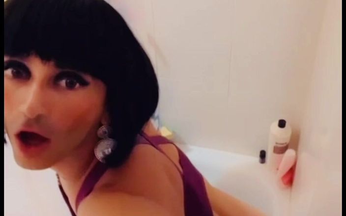 Sissy Slut Brianna: Bundel smerig onder de douche