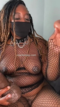 Joanfantasy joue en solo en lingerie noire