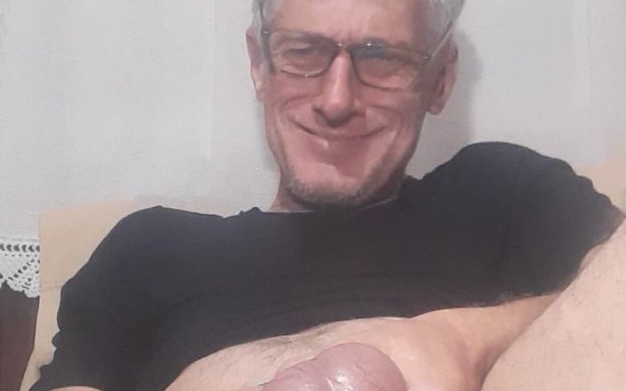 Big uncut hard cock: Dưới đây là cách đấm tát và bóp quả bóng lớn người đàn ông...