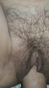 Awek melancap pada pepek berbulu