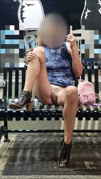 ストリートMILFノーパンティ