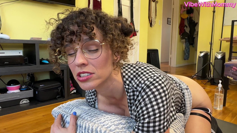 VibeWithMommy: Yoga JOI Ass Worship