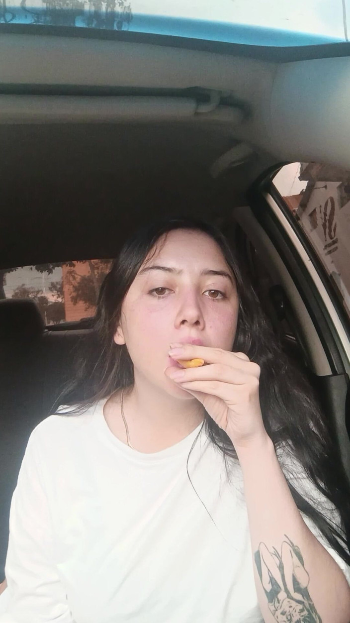 Golden domme: Comiendo en el coche