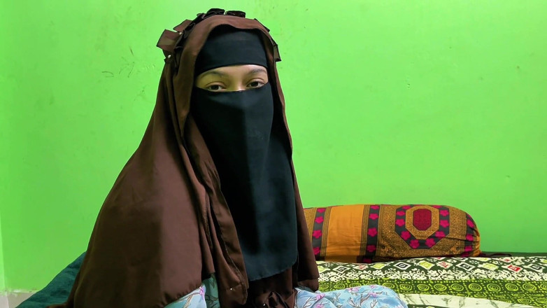 Riya Chowdhury: Peçeli seks - ateşli Asyalı kız azgın adama iyi sert seks...